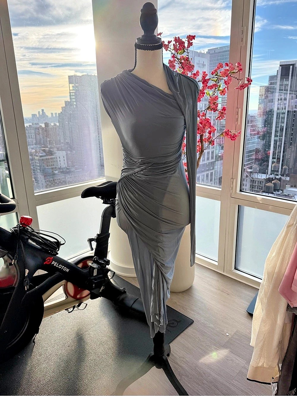 La Quan Smith Ruched Maxi Dress in Gray Size Small Like New